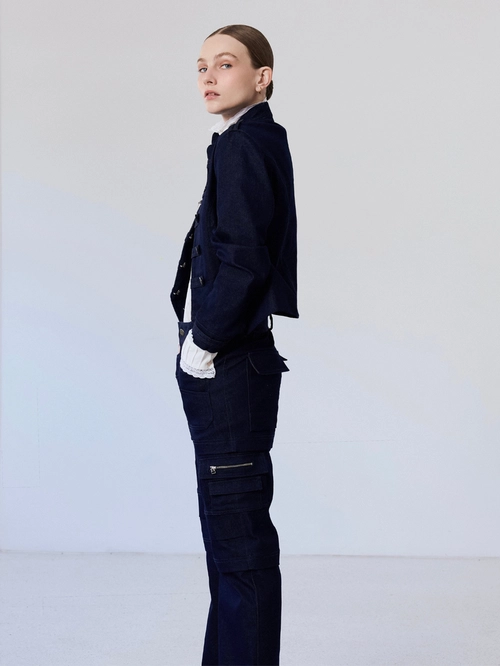 CALÇA COM BOLSOS E RECORTES BIANCA